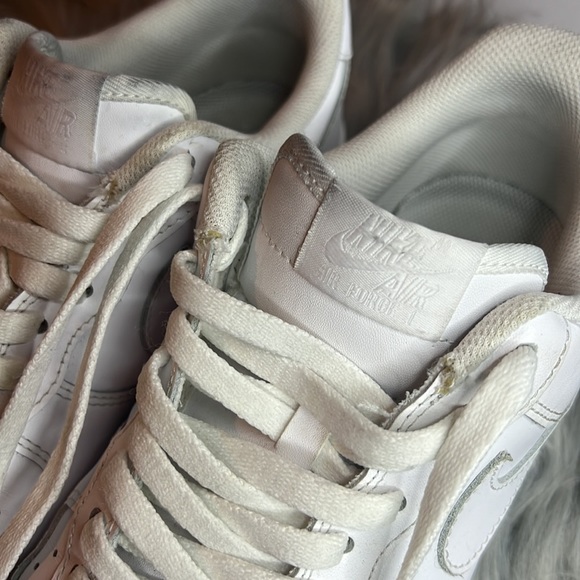 Nike Men's White Airforce 1 Shoes size 9 - Picture 12 of 13